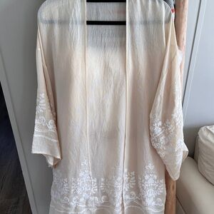 ❤️ 2 for $5❤️ Elegant Cream Embroidered Kimono